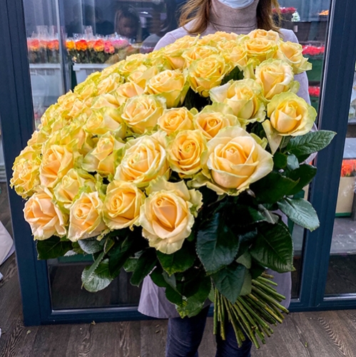 75 роз Аваланж (70 см) в Котельниках