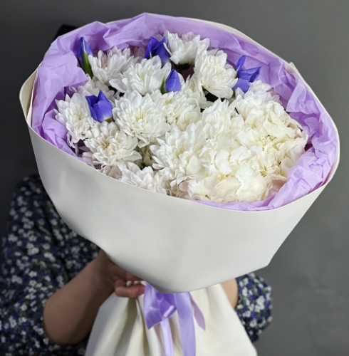 Букет "Грация" из ирисов, гортензии и кустовых хризантем в Котельниках