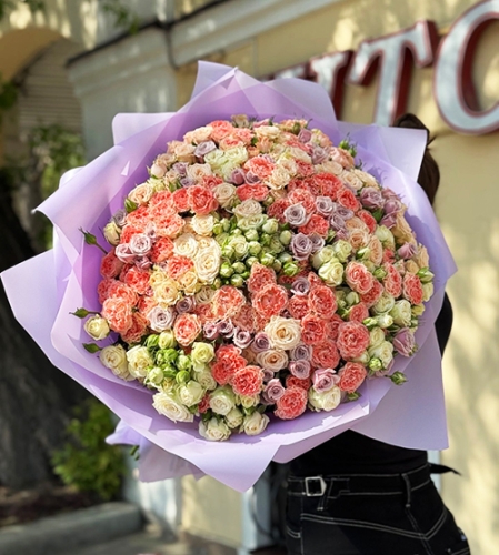Букет из 101 кустовой розы микс в Котельниках